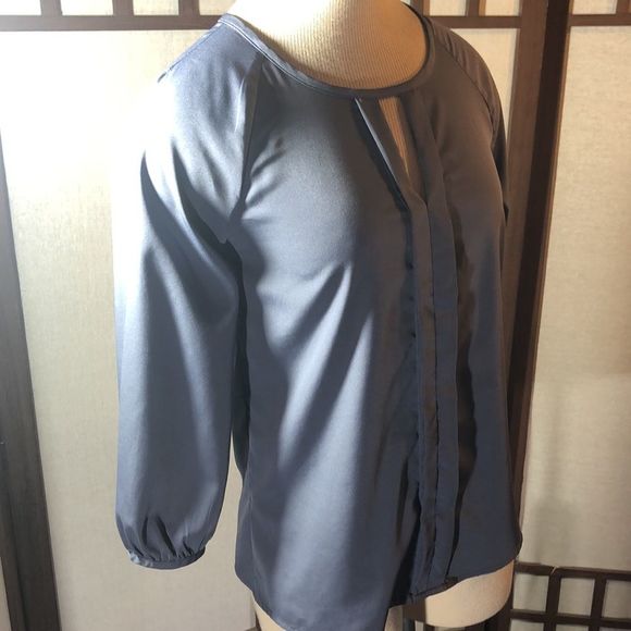Banana Republic XS petite blouse moody greyish blue triangular peephole neckline - Picture 16 of 16